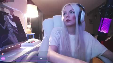 Snapshot of tinykylie chatting on 04.16.26 stage Kylie Sinner brand CLITBAIT online show from 04.16.26