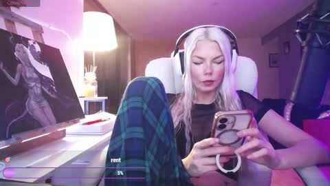 Snapshot of tinykylie chatting on 04.19.26 stage Kylie Sinner brand CLITBAIT online show from 04.19.26