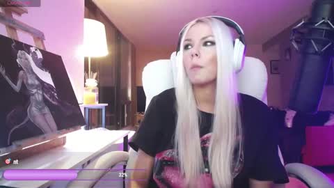 Snapshot of tinykylie chatting on 05.07.26 stage Kylie Sinner brand CLITBAIT online show from 05.07.26