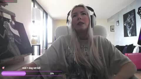 Snapshot of tinykylie chatting on 05.18.26 stage Kylie Sinner brand CLITBAIT online show from 05.18.26