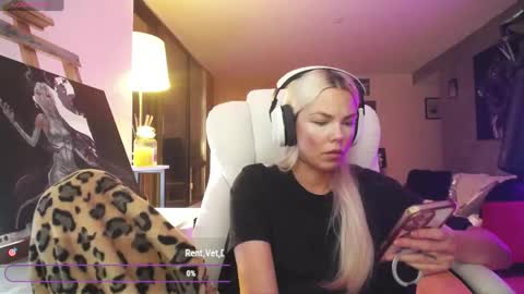 Snapshot of tinykylie chatting on 05.23.26 stage Kylie Sinner brand CLITBAIT online show from 05.23.26