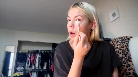 Snapshot of tinykylie chatting on 05.24.26 stage Kylie Sinner brand CLITBAIT online show from 05.24.26