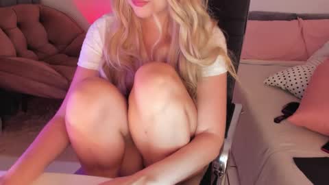 Snapshot of tinylittlesecret chatting on 02.06.26 Giulia online show from 02.06.26