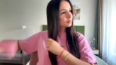 Mia online show from 06.04.26