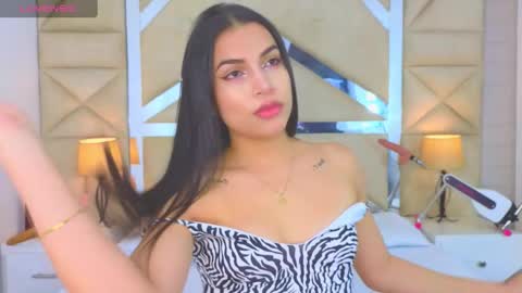 Tiphani Walker online show from 09.25.25