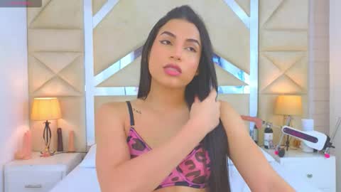 Tiphani Walker online show from 01.08.26