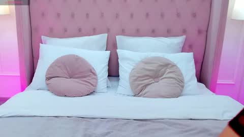 Snapshot of tishasol chatting on 11.28.25 Tisha online show from 11.28.25