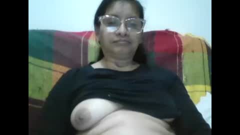 Snapshot of titssmall123 chatting on 12.30.24 Ester online show from 12.30.24