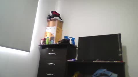 Snapshot of titssmall123 chatting on 01.05.25 Ester online show from 01.05.25