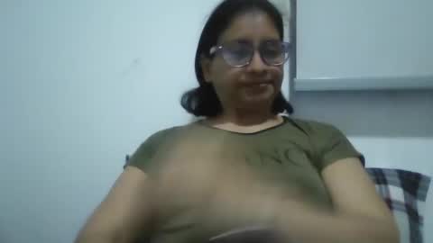 Snapshot of titssmall123 chatting on 09.28.25 Ester online show from 09.28.25