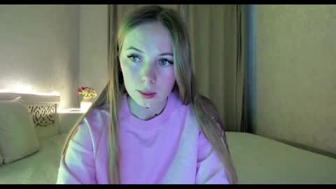 Snapshot of tixxxy chatting on 12.09.24 Maria online show from 12.09.24