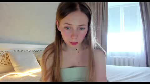 Snapshot of tixxxy chatting on 03.04.25 Maria online show from 03.04.25