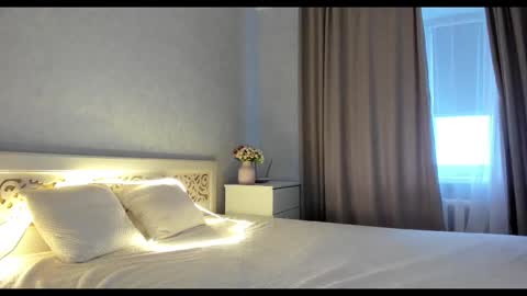 Snapshot of tixxxy chatting on 03.12.25 Maria online show from 03.12.25