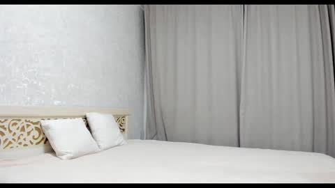 Snapshot of tixxxy chatting on 09.18.25 Maria online show from 09.18.25