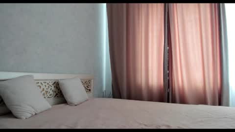 Snapshot of tixxxy chatting on 10.01.25 Maria online show from 10.01.25