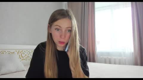 Snapshot of tixxxy chatting on 10.10.25 Maria online show from 10.10.25