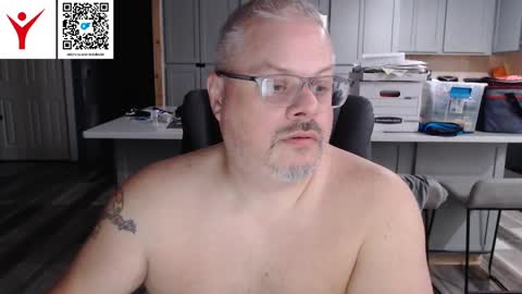 Snapshot of toddbator chatting on 10.05.25 Todd Bator online show from 10.05.25