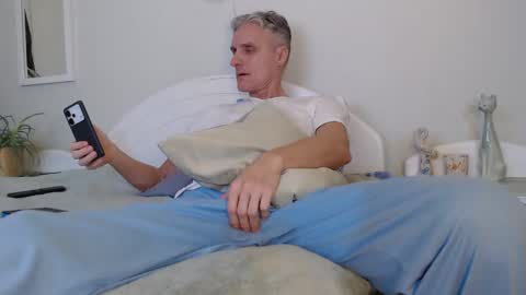 Daniel Bisexual uncut 20cm online show from 01.11.25