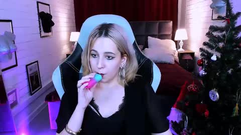 Snapshot of tollimoll chatting on 12.04.24 Tolli Moll online show from 12.04.24