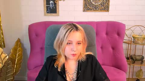 Snapshot of tollimoll chatting on 12.05.24 Tolli Moll online show from 12.05.24