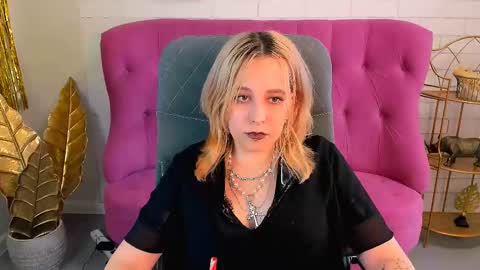 Snapshot of tollimoll chatting on 12.05.24 Tolli Moll online show from 12.05.24