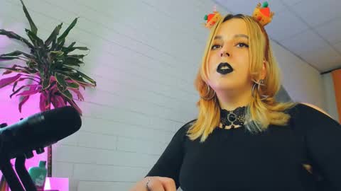 Snapshot of tollimoll chatting on 12.09.24 Tolli Moll online show from 12.09.24