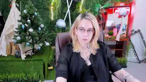 Snapshot of tollimoll chatting on 12.13.24 Tolli Moll online show from 12.13.24