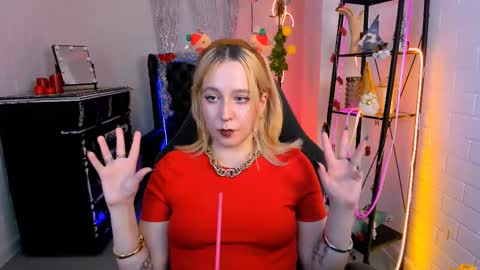 Snapshot of tollimoll chatting on 12.16.24 Tolli Moll online show from 12.16.24