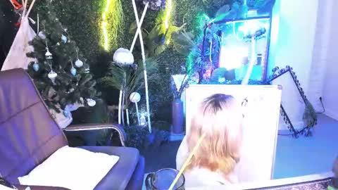 Snapshot of tollimoll chatting on 12.19.24 Tolli Moll online show from 12.19.24