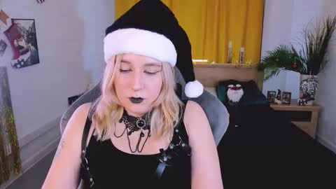 Snapshot of tollimoll chatting on 12.20.24 Tolli Moll online show from 12.20.24