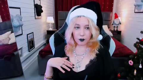 Snapshot of tollimoll chatting on 12.30.24 Tolli Moll online show from 12.30.24