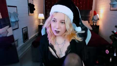 Snapshot of tollimoll chatting on 12.30.24 Tolli Moll online show from 12.30.24