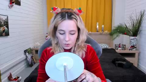 Snapshot of tollimoll chatting on 12.31.24 Tolli Moll online show from 12.31.24