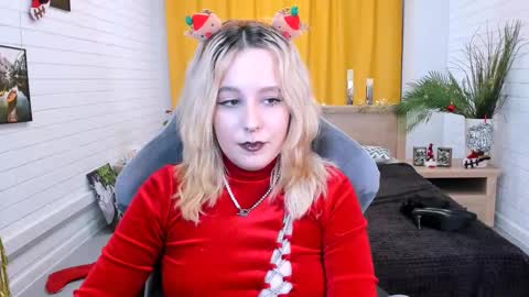 Snapshot of tollimoll chatting on 12.31.24 Tolli Moll online show from 12.31.24