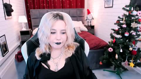 Snapshot of tollimoll chatting on 01.02.25 Tolli Moll online show from 01.02.25