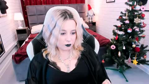 Snapshot of tollimoll chatting on 01.02.25 Tolli Moll online show from 01.02.25