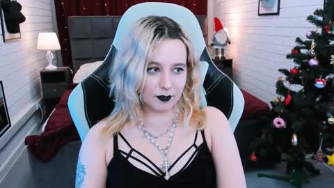 Snapshot of tollimoll chatting on 01.07.25 Tolli Moll online show from 01.07.25