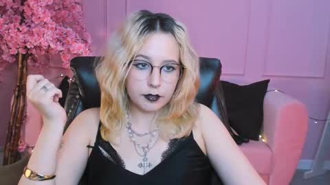 Snapshot of tollimoll chatting on 01.11.25 Tolli Moll online show from 01.11.25