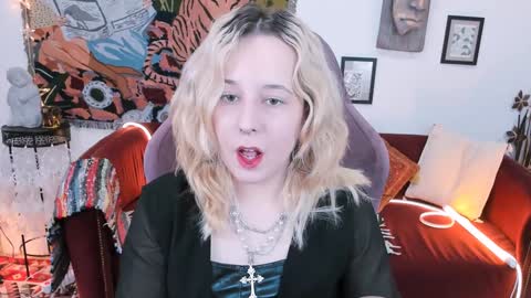 Snapshot of tollimoll chatting on 01.13.25 Tolli Moll online show from 01.13.25