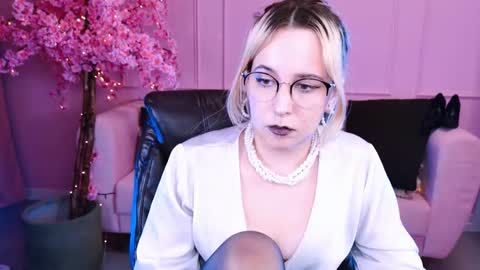 Snapshot of tollimoll chatting on 01.15.25 Tolli Moll online show from 01.15.25