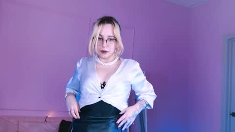 Snapshot of tollimoll chatting on 01.15.25 Tolli Moll online show from 01.15.25