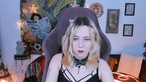 Snapshot of tollimoll chatting on 01.17.25 Tolli Moll online show from 01.17.25