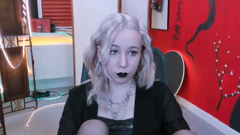 Snapshot of tollimoll chatting on 01.28.25 Tolli Moll online show from 01.28.25