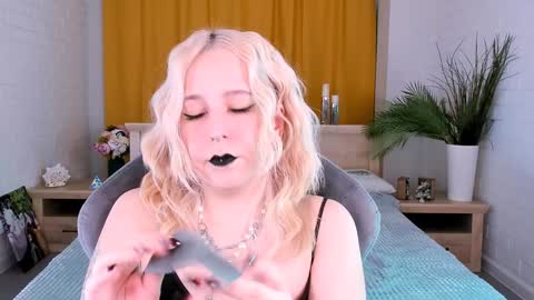 Snapshot of tollimoll chatting on 02.06.25 Tolli Moll online show from 02.06.25