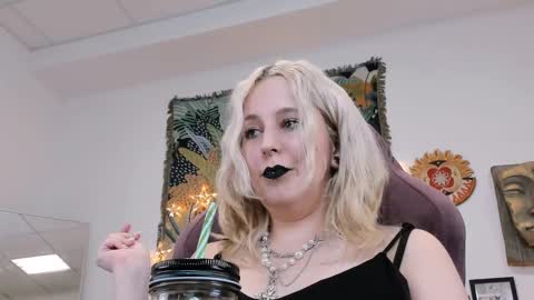 Snapshot of tollimoll chatting on 02.13.25 Tolli Moll online show from 02.13.25