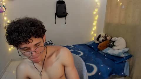 Tom Blue online show from 12.04.25