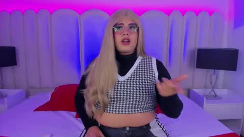 Snapshot of tom_silver_ chatting on 09.09.25 Tom Silver online show from 09.09.25