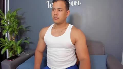 Snapshot of tom_sin_ chatting on 12.14.24 Tom Sin online show from 12.14.24