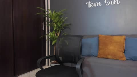 Snapshot of tom_sin_ chatting on 02.13.25 Tom Sin online show from 02.13.25