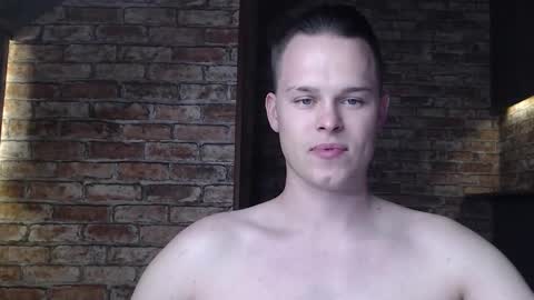 Snapshot of tom_y_ chatting on 11.02.25 Tom online show from 11.02.25